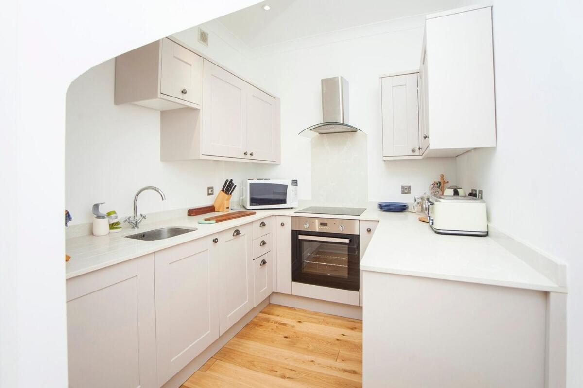 Georgian Garden Apartment - Central באת' מראה חיצוני תמונה